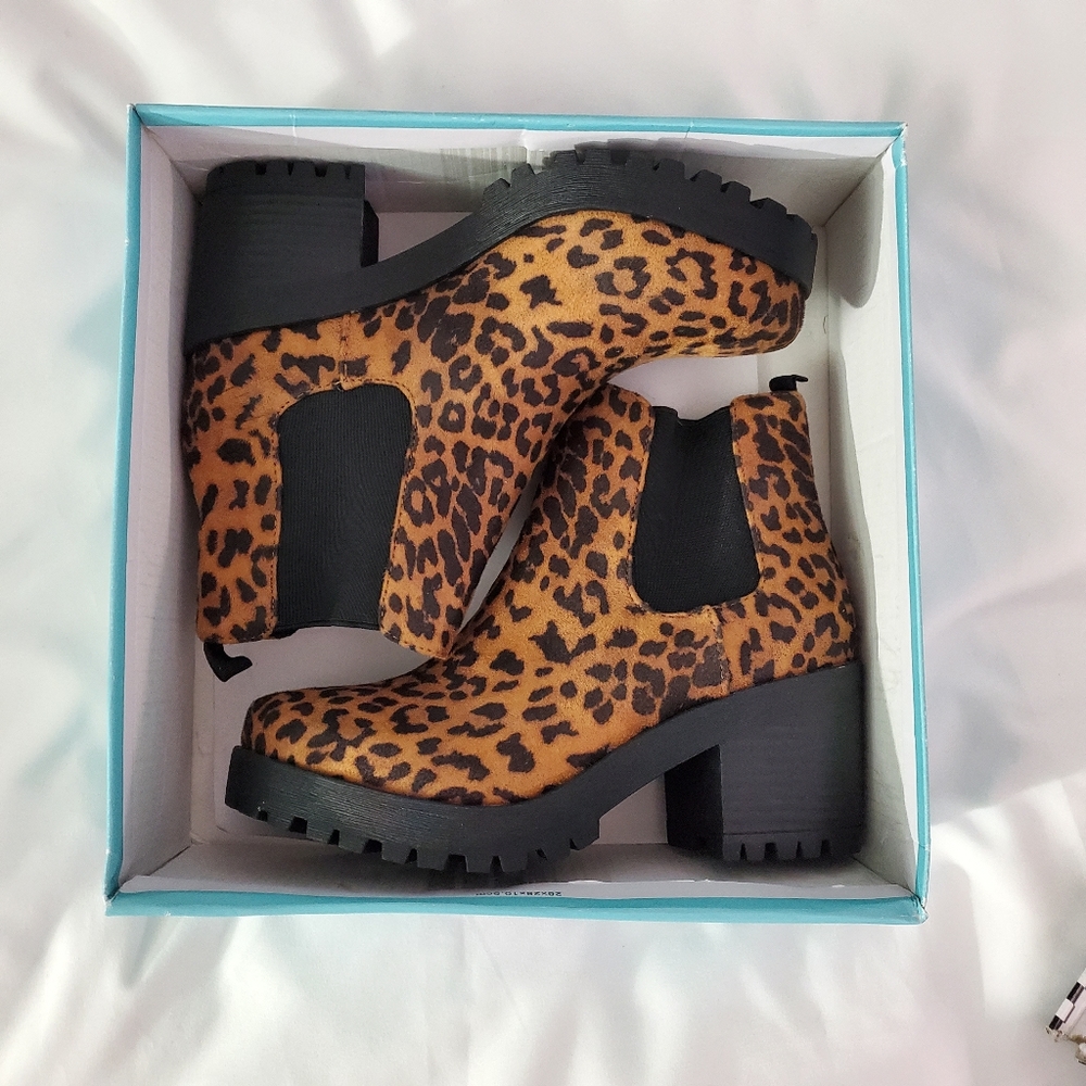 Cheetah print chunky heel boots